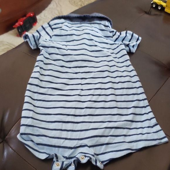 Carter's Romper - Picture 3 of 3